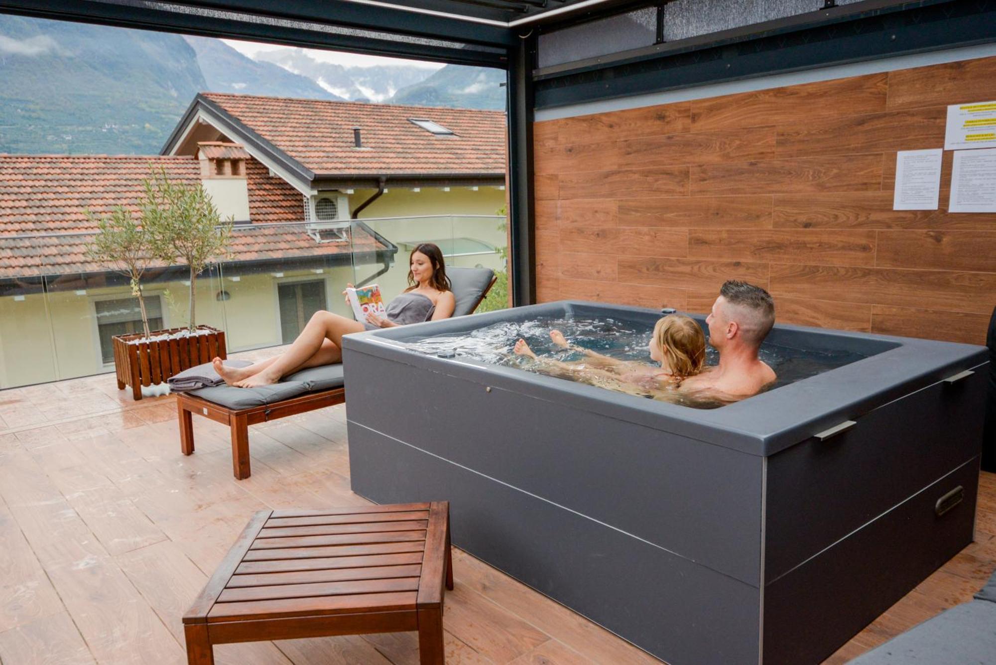 Garda Family & Solarium Riva del Garda Exterior foto